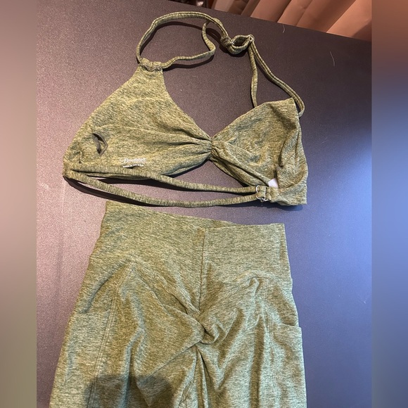 (3) Bombshell Workout Set Bundle - Picture 5 of 13